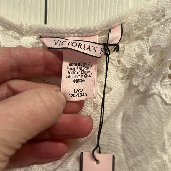 Victoria Secret Lace Trim Short Slip in off white Large - Picture 6 of 8
